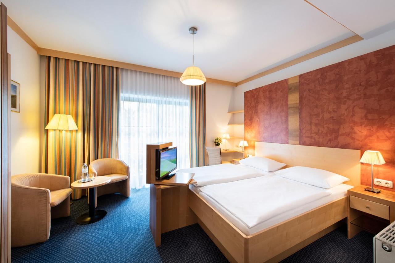 Parkhotel Zur Klause Bad Hall Exterior photo